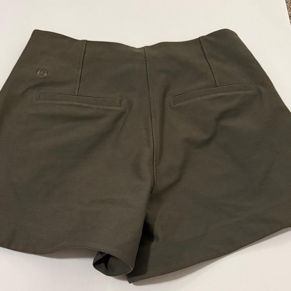 Lululemon Womens Olive Green Shorts - Size 4